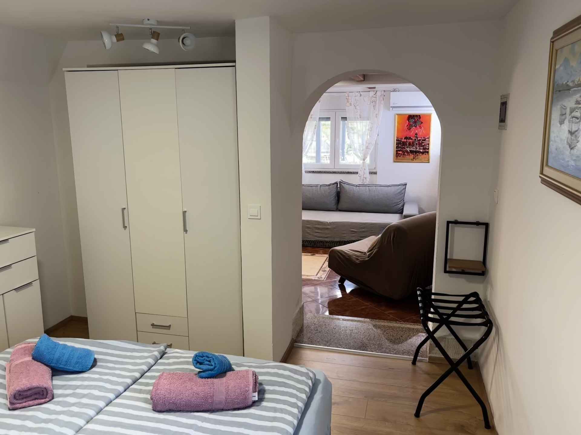 Ugodan interijer apartmana Rozi